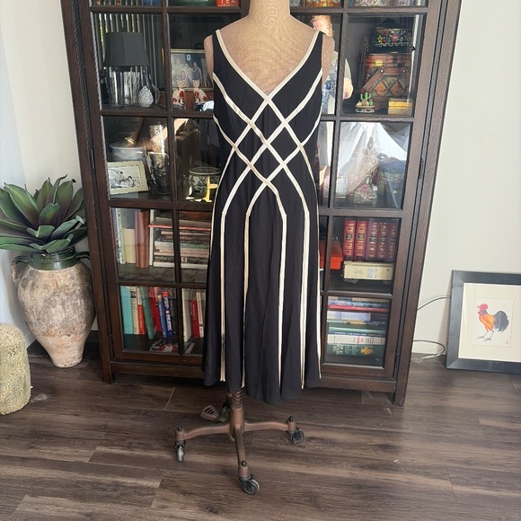 Adriana Papel Evening, Silk Chiffon Black and Cream Dress, size 10p - Picture 2 of 7